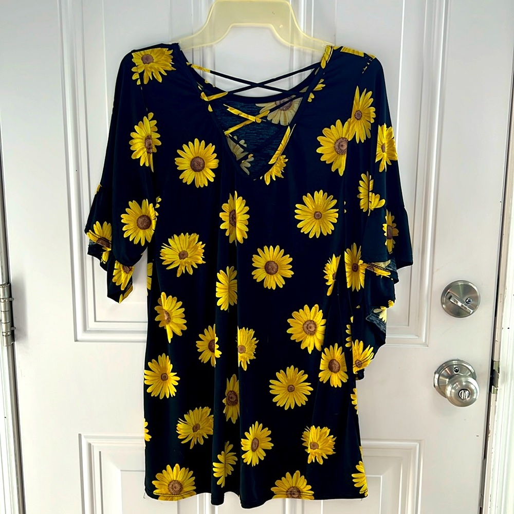 Sunflower top size small